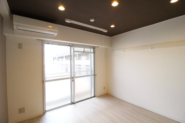 ソレイユアイワの居間・リビング