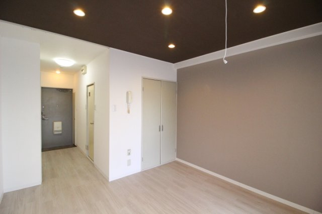 ソレイユアイワの居間・リビング