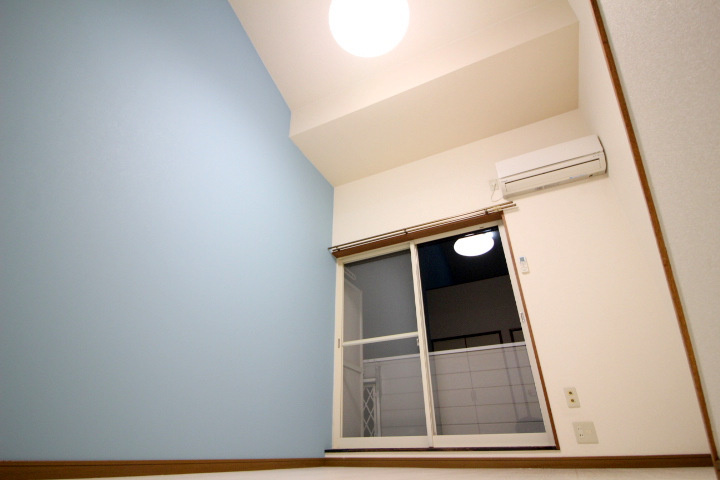 ウイング岡町の洋室