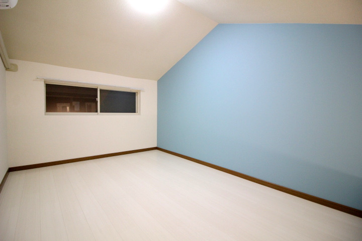 ウイング岡町の洋室