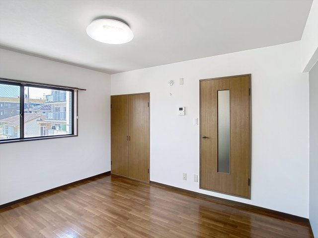 ワンダースメゾン青江の洋室