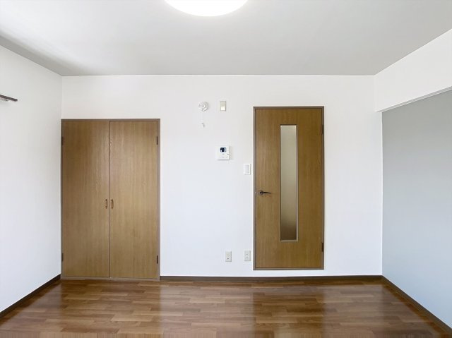 ワンダースメゾン青江の洋室