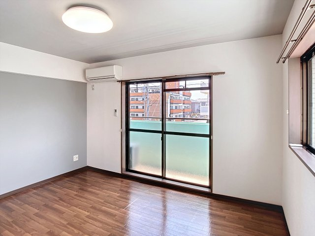 ワンダースメゾン青江の洋室