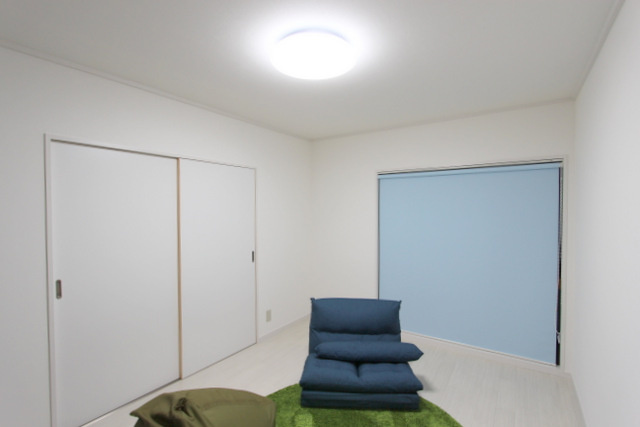 コーポラス福成の洋室
