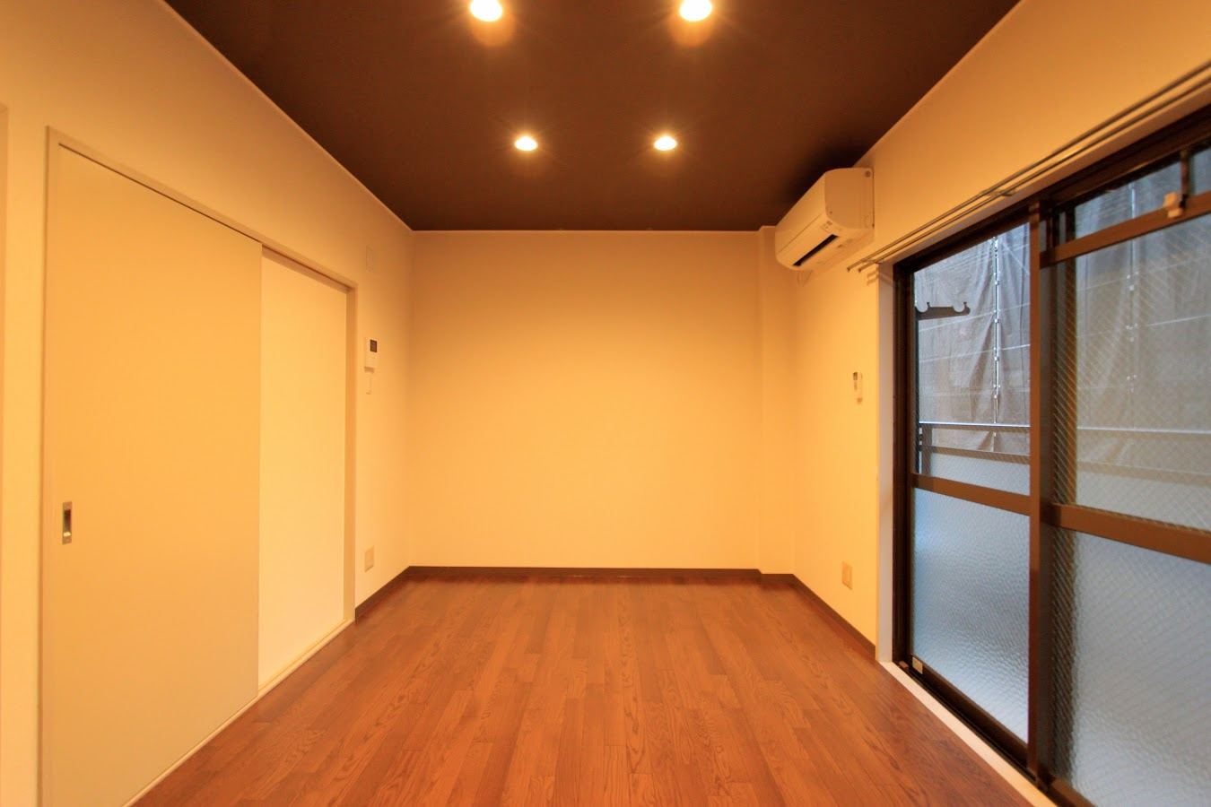 シャト・アトレーユの洋室