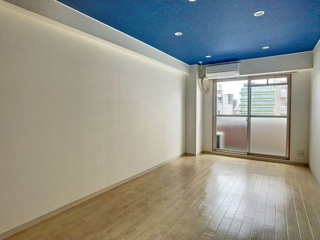 ルマンジュ平和の洋室