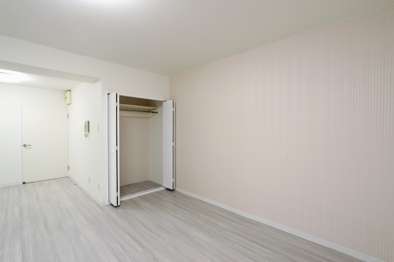 コニファープラザ新福の居間・リビング