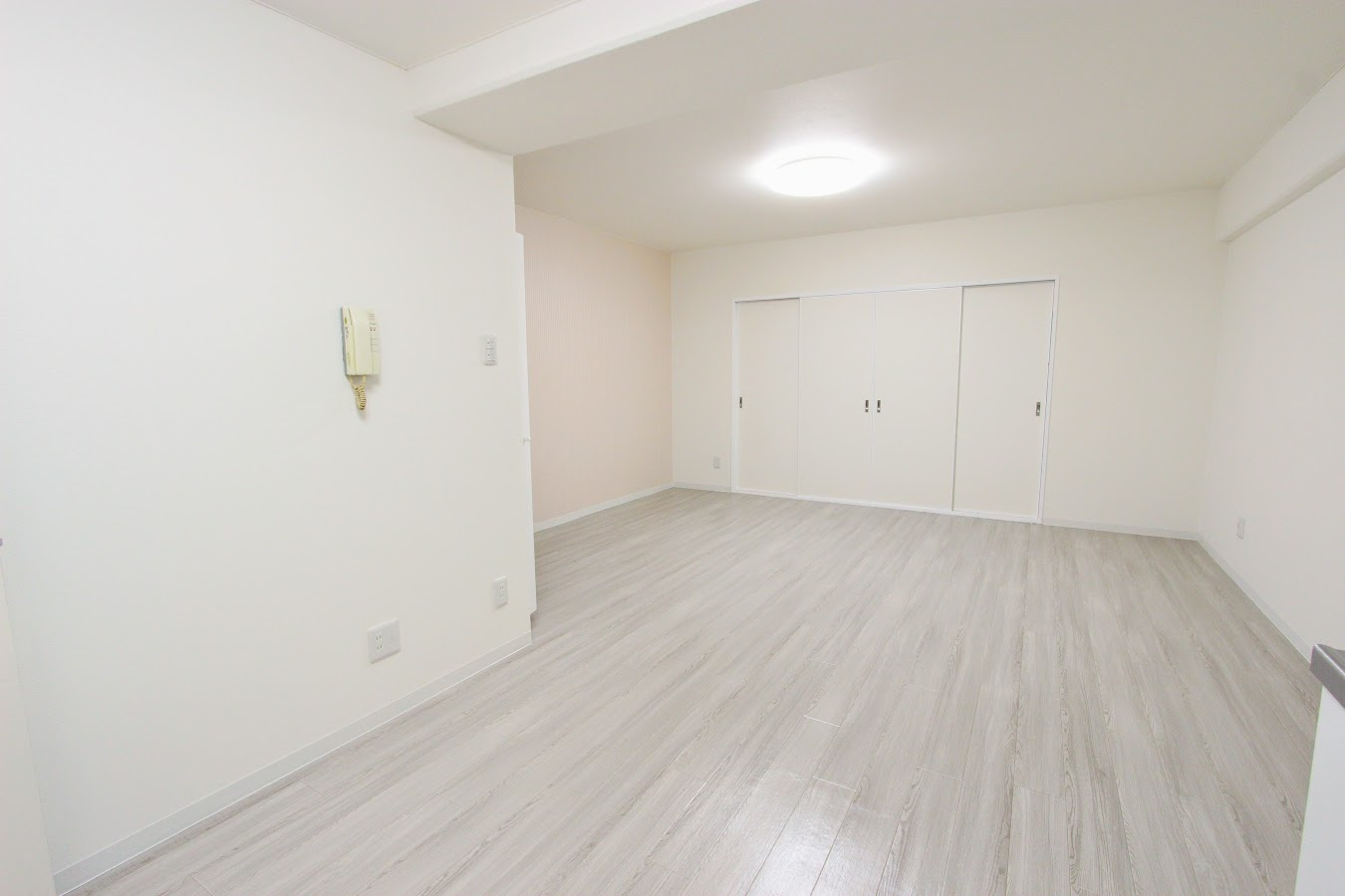 コニファープラザ新福の居間・リビング