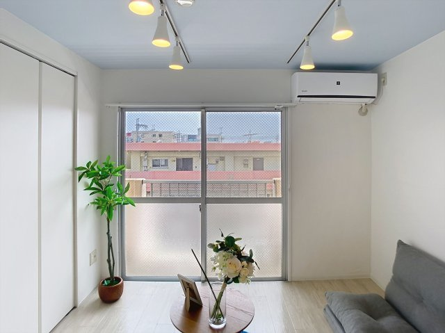 フローリッシュ神田Iの居間・リビング