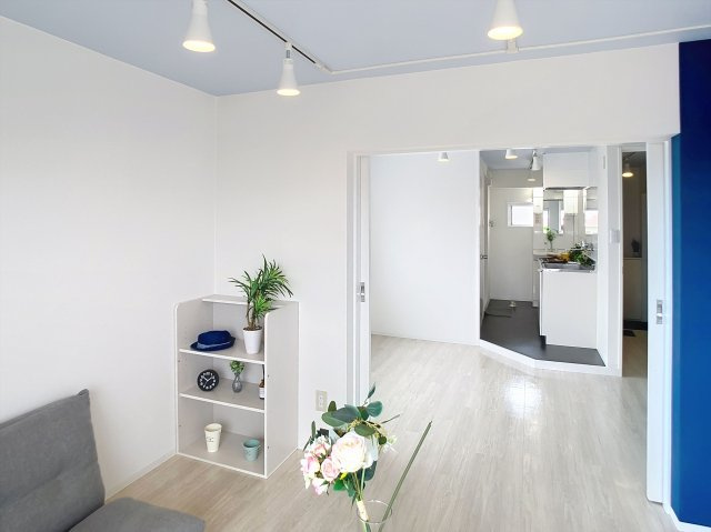 フローリッシュ神田Iの居間・リビング