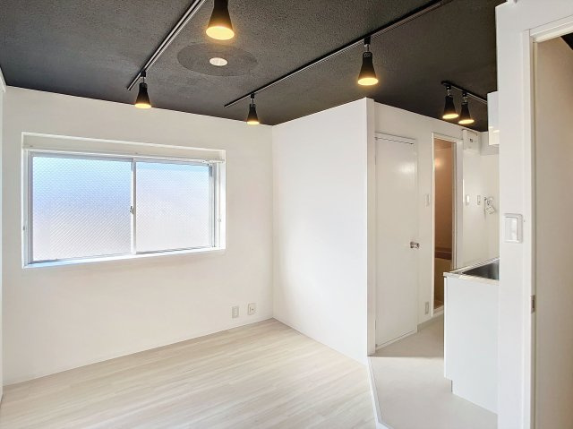 フローリッシュ神田Iの居間・リビング