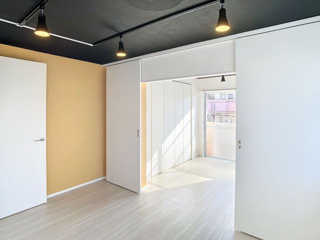 フローリッシュ神田Iの洋室