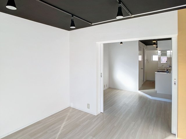 フローリッシュ神田Iの洋室