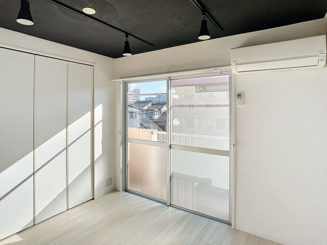 フローリッシュ神田Iの洋室