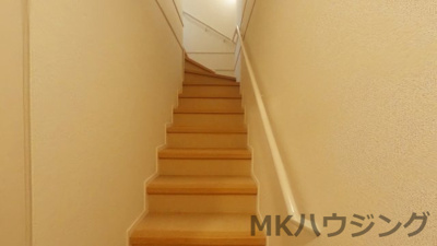 【エントランス】 | 中之島荘 | 階段を上がって2階がお部屋になります