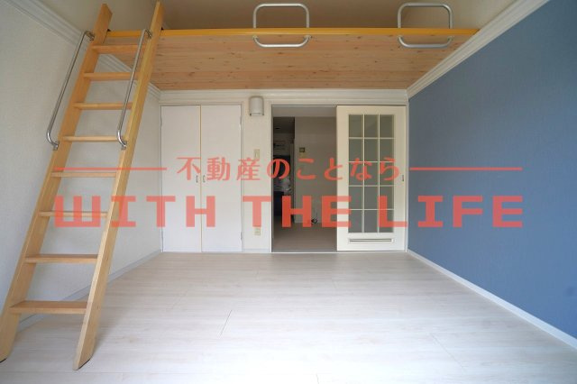 カーサ京町【10,000円キャッシュバック対象物件】の洋室|明るい洋室です