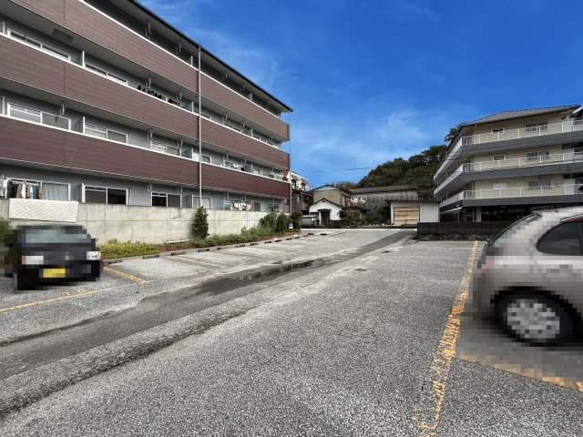 エスタンシアの駐車場