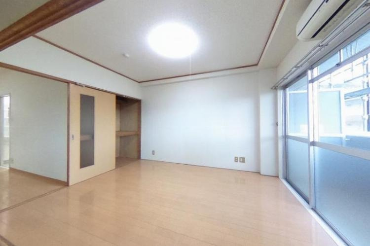 エスタンシアの居間・リビング|物件の画像3