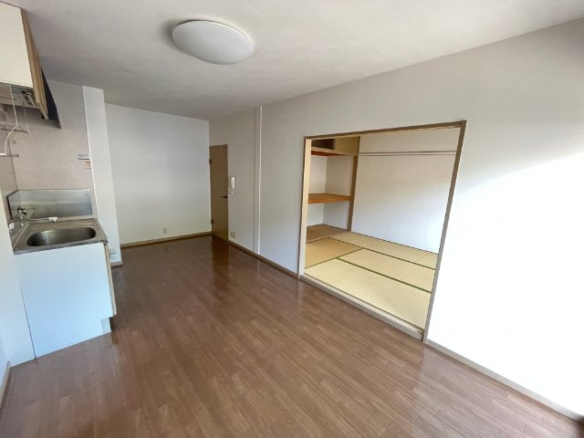 カーサ150　B棟の居間・リビング