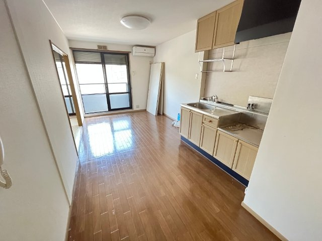 カーサ150　B棟の居間・リビング