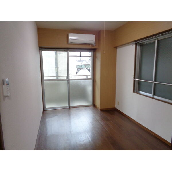 プリンセス瓦町の居間・リビング