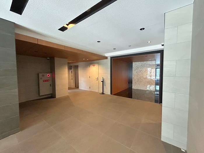 プレサンスOSAKA西中島リエゾンのロビー