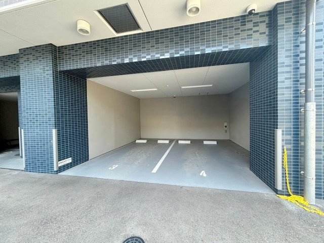 プレサンスOSAKA西中島リエゾンの駐車場