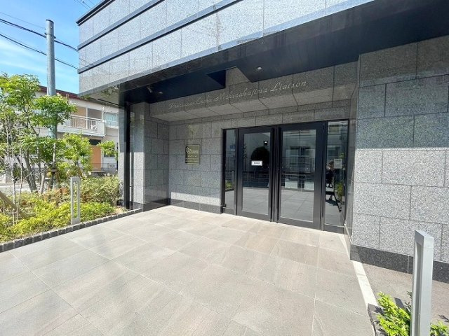 プレサンスOSAKA西中島リエゾンのエントランス