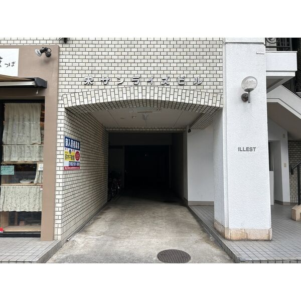 栄サンライズのエントランス