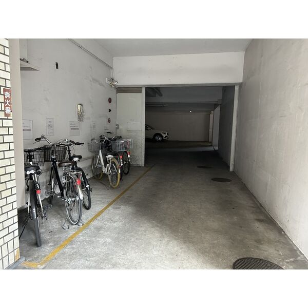 栄サンライズの駐車場