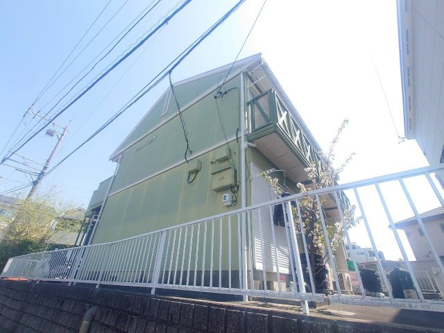 シャトル日比野の外観