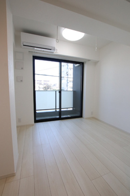 6.5帖　ベランダ窓から光が入る明るいお部屋◎