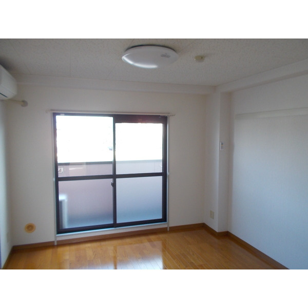 ビューハイツ吉備路の居間・リビング