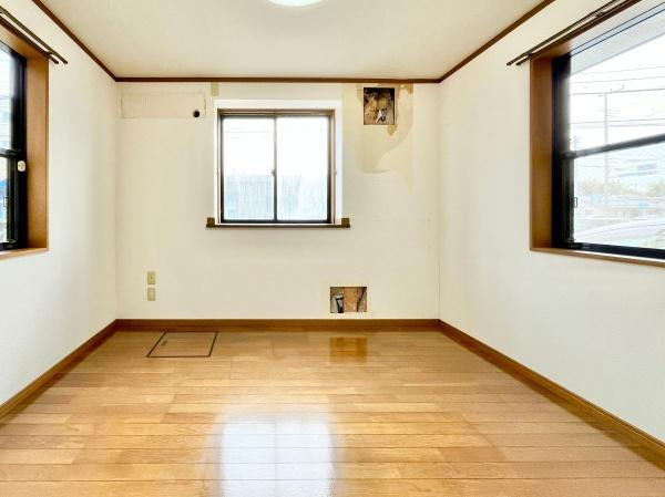 横浜市栄区中野町の中古一戸建の洋室|落ち着きのある洋室です！
休日はこちらでおくつろぎ下さい♪