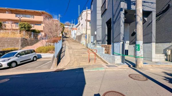 横浜市保土ケ谷区霞台の新築一戸建の前面道路含む現地写真|周辺環境も合わせてご案内させて頂きます！
お気軽にお問い合わせ下さい！
