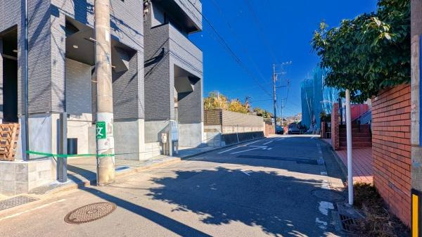 横浜市保土ケ谷区霞台の新築一戸建の前面道路含む現地写真|陽当りの良さ、住環境を現地にてご確認下さい！
周辺環境も合わせてご案内させて頂きます！