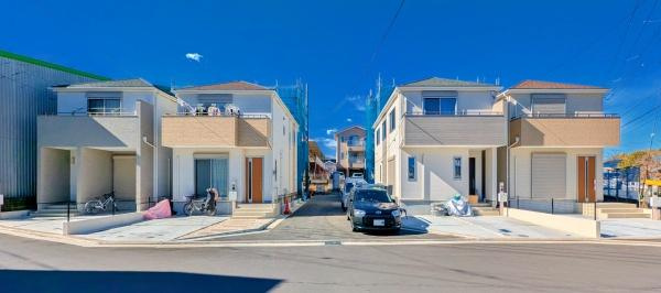 横浜市港北区鳥山町の新築一戸建の外観|周辺は落ち着いた街並み。
是非一度、現地へお越しください。
