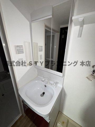 仲介手数料０円！レイディエンス庄内通の独立洗面台