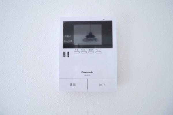 宮崎市村角３ーA　戸建のその他|【インターホン】
モニター付きインターホンだから部屋の中から来客を確認可能！（同仕様写真）