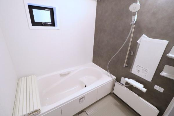 宮崎市村角３ーA　新築戸建の浴室|【浴室】
足を伸ばして入れる1坪タイプのバスルーム！日頃の疲れを癒してくれます！（同仕様写真）