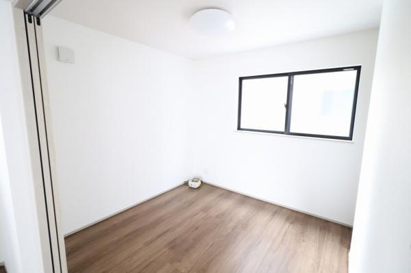 宮崎市村角３ーA　新築戸建の洋室|【1階リビング横洋室】
リビング横洋室はWIC完備で収納充実！（同仕様写真）