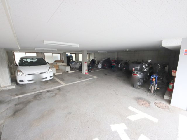 生駒イーストハイツの駐車場