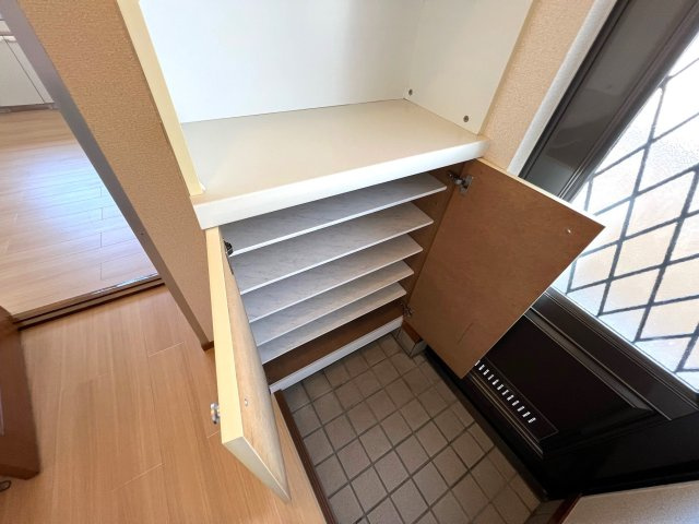 それいゆ一ツ橋壱番館の収納|こまごまとしたものを収納できそうですね