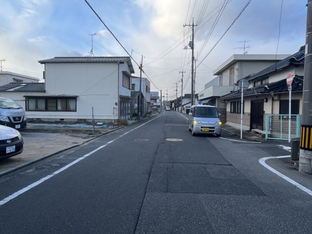 【前面道路含む現地写真】