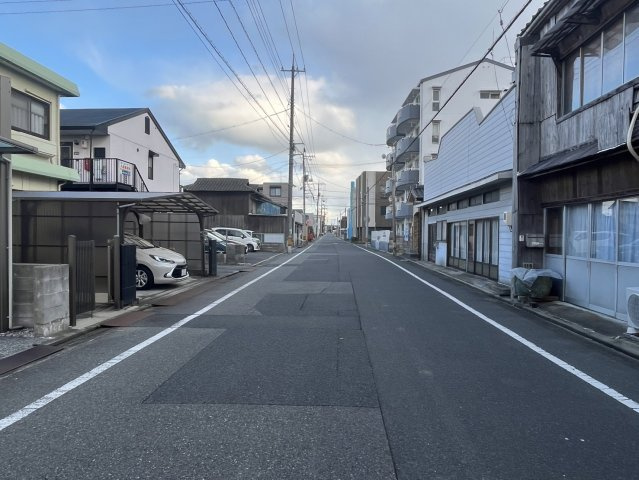 【前面道路含む現地写真】