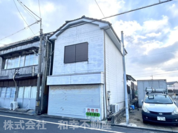 【外観】 | 店舗付きの住宅です。