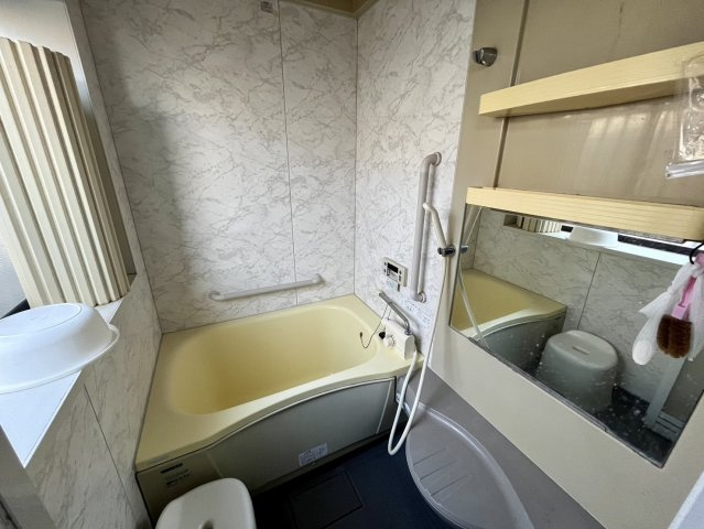 【浴室】 | 浴室には手すりがついております。