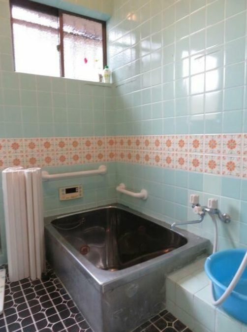 バス停「椿神社前」の浴室