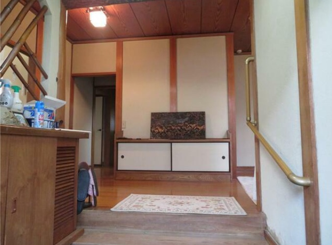 バス停「椿神社前」の玄関