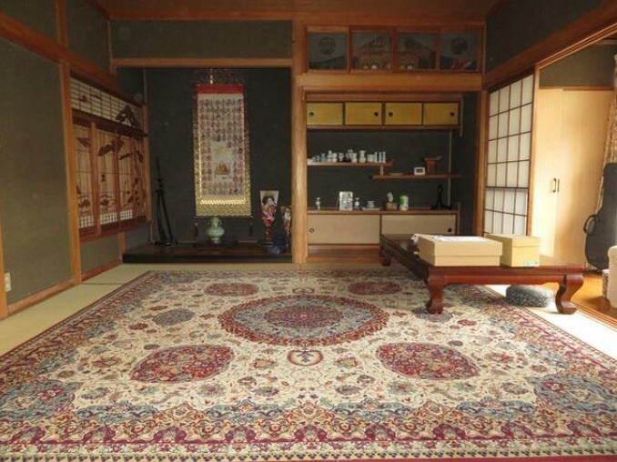 バス停「椿神社前」の内装